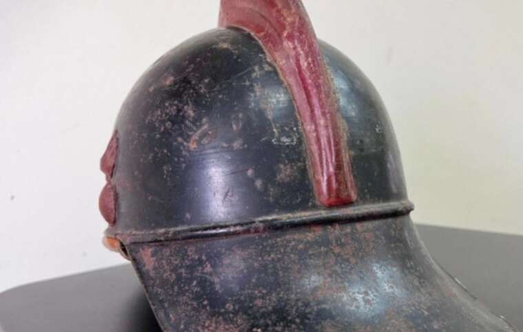 Из Украины в Шотландию пытались отправить по почте раритетный шлем пожарного