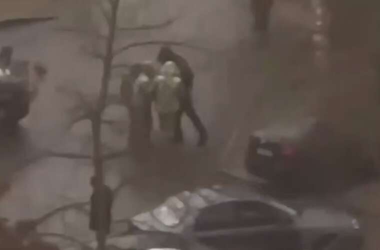 У Дніпрі в одному з дворів намагалися мобілізувати чоловіка: втрутилися місцеві жителі