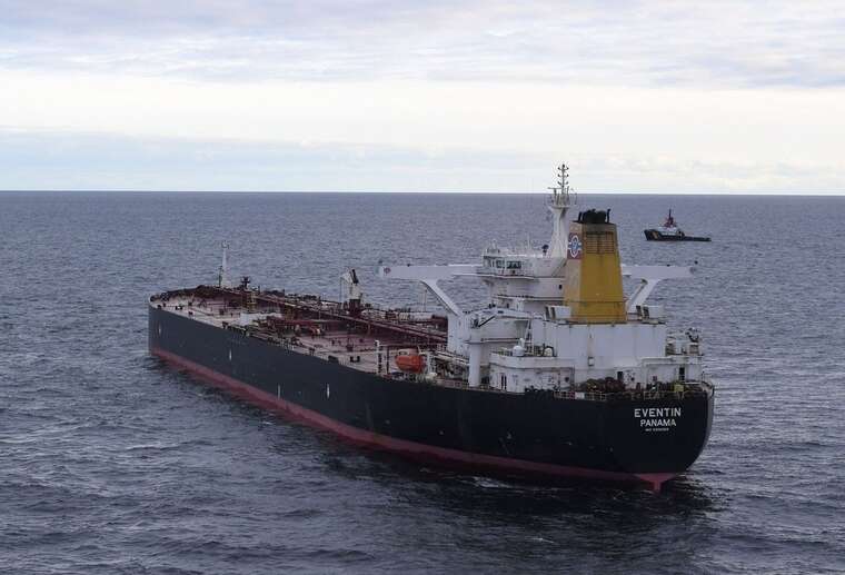 У Балтійському морі взяли на буксир пошкоджений танкер з російського «тіньового флоту»
