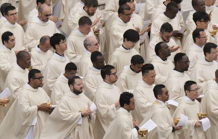 В Італії дозволили гомосексуалам бути католицькими священиками, - ЗМІ