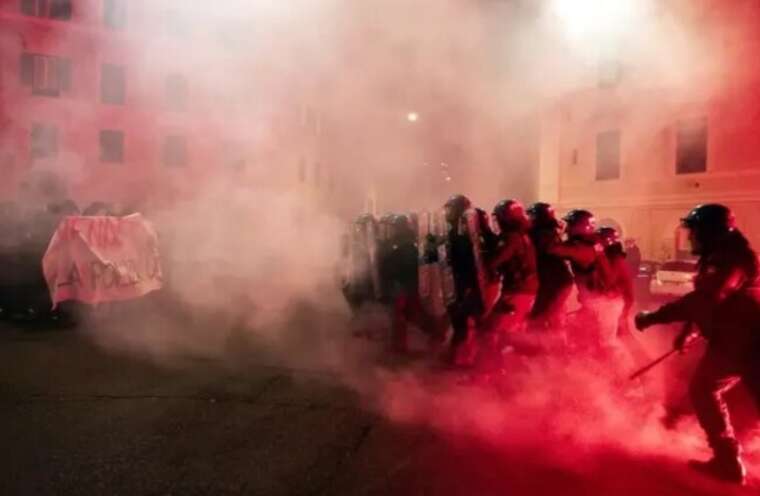 У столиці Італії під час акцій протесту сталися зіткнення: було поранено вісьмох поліцейських