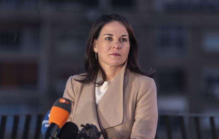 Бербок наполягає, що Німеччина повинна надати Україні більше зброї, ніж було заплановано