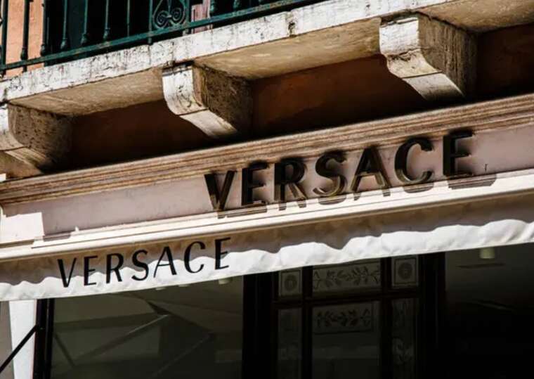 Prada рассматривает возможность приобретения Versace