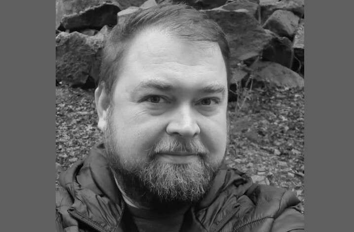 Із життя пішов журналіст телеканалу «Прямий» Антон Комаров