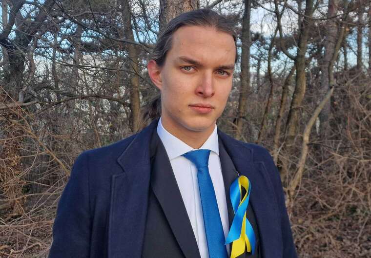 У Словаччині школяр з українською символікою демонстративно не потиснув руку президенту Пеллегріні