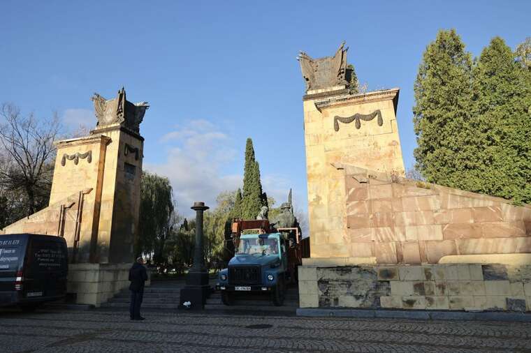 Во Львове состоится эксгумация советских захоронений на "Холме славы"