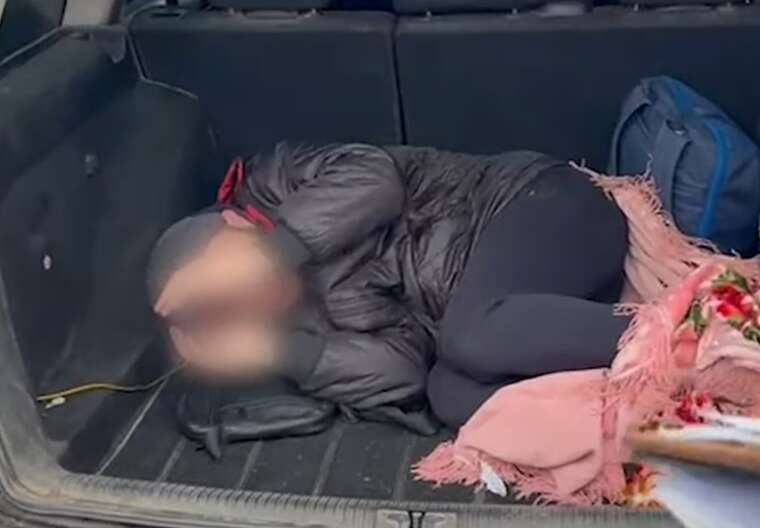 In Bukovyna, a law enforcement officer was transporting draft evaders to Romania for 20,000 euros