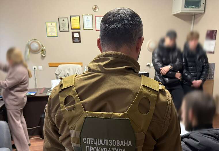 У Дніпрі лікарі ВЛК підробляли результати аналізів на ВІЛ для ухилянтів