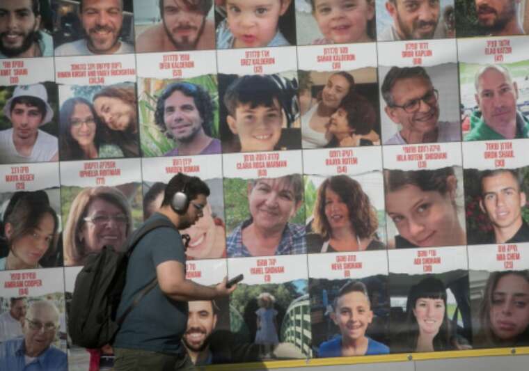 ХАМАС передав перших заручників ізраїльським військовим