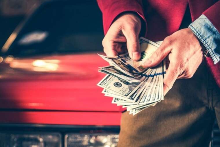 Прокурор Артем Бояренко продал отцу автомобиль по завышенной цене