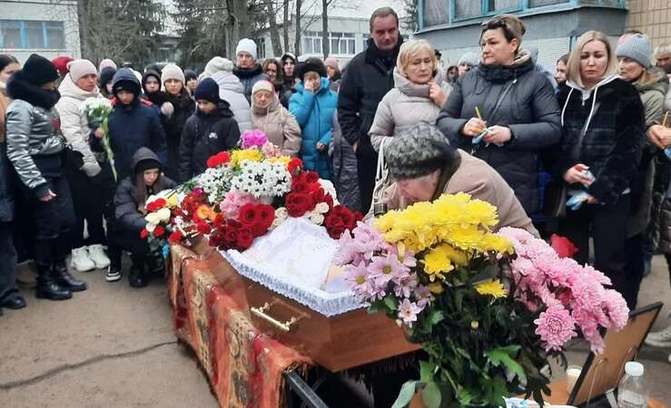 В Кривом Роге попрощались с учительницей музыки, погибшей в результате атаки РФ