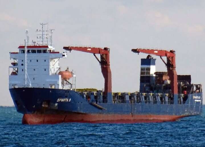 Сирія дозволила російському судну увійти в порт Тартус після 2-тижневого очікування