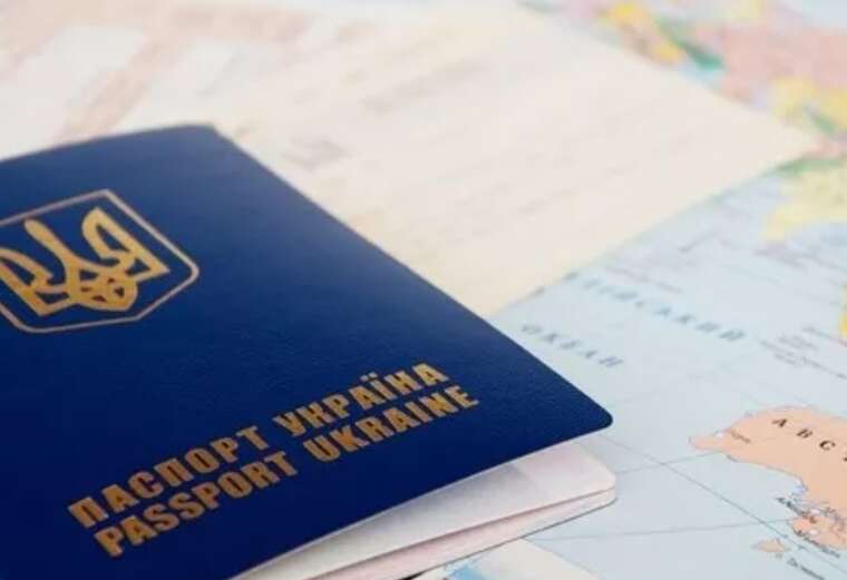 Українці за кордоном зможуть отримувати закордонні паспорти через "Нову пошту" -  МЗС