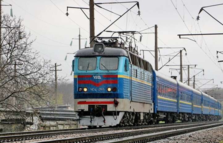 На Чернігівщині вантажний потяг збив чоловіка: він загинув на місці