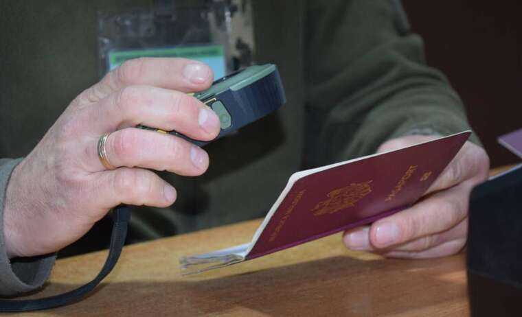 Чоловік намагався перетнути кордон з «віртуальними» дітьми, купленими за 6 тисяч євро