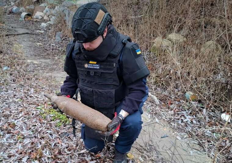 In Bucha, a man came across a "Nona" self-propelled artillery mine during a walk