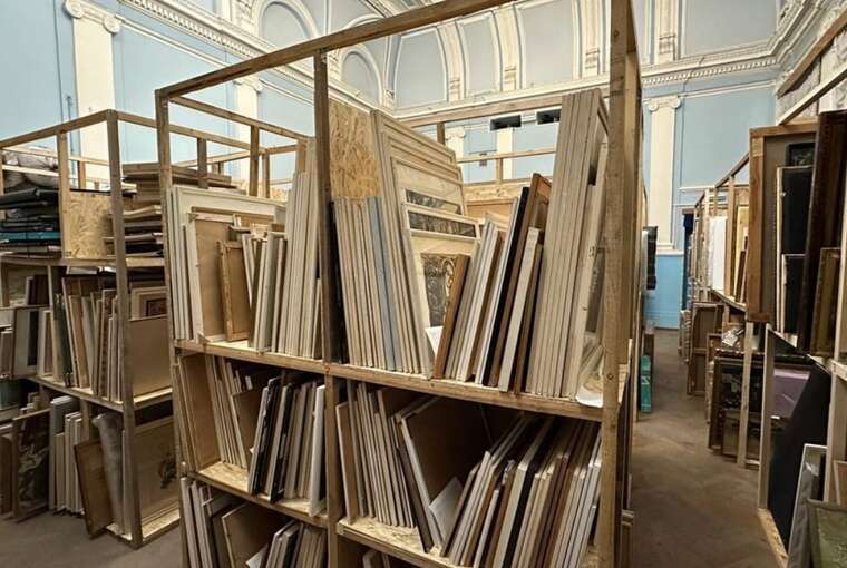 ЗМІ визначили російського офіцера й чиновників із Криму, які пограбували музеї Херсона