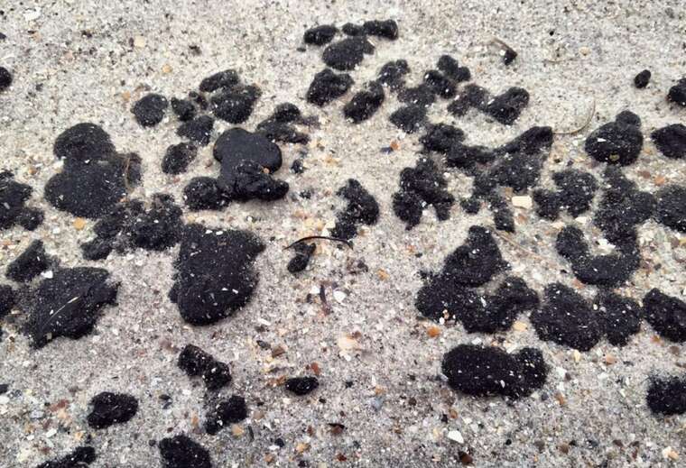 До берегів Одеської області прибило мазут із затонулих російських танкерів