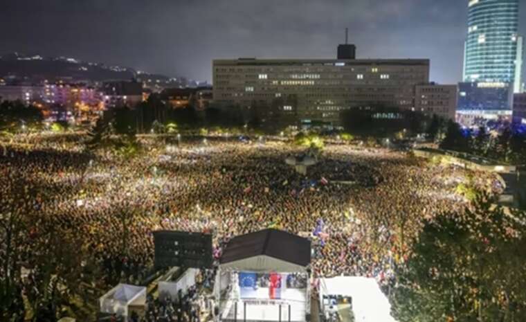 У Словаччині почалися масові протести проти політики уряду Фіцо