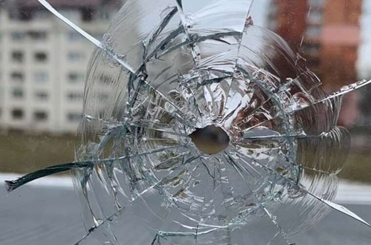 В Сумах в маршрутное такси попала пуля