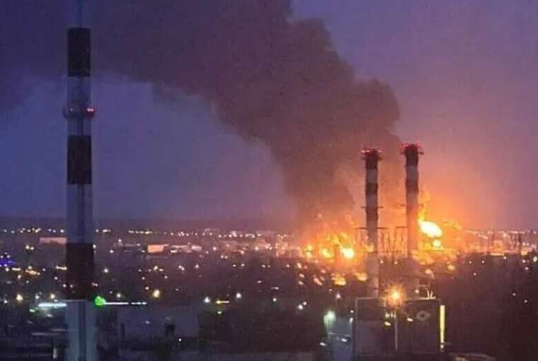 Українські сили оборони вдало "демілітаризують" нафтопереробні заводи та сховища нафти в РФ