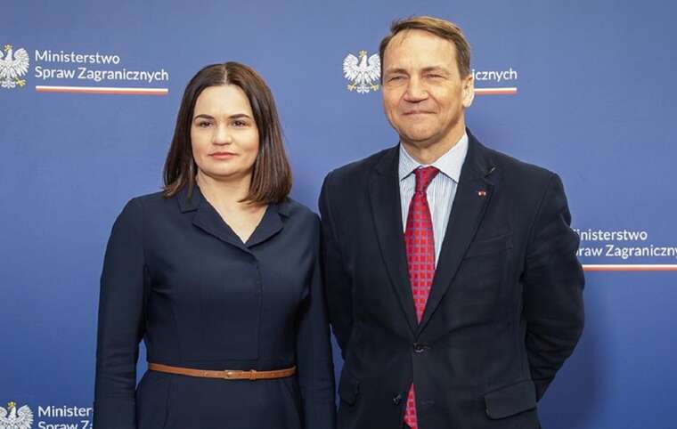 Глава МЗС Польщі Сікорський назвав обраним президентом Білорусі Тихановську