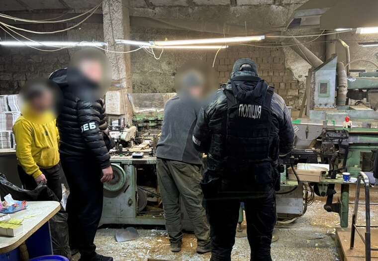 Підпільну тютюнову фабрику викрили на Буковині: підробляли відомі бренди сигарет