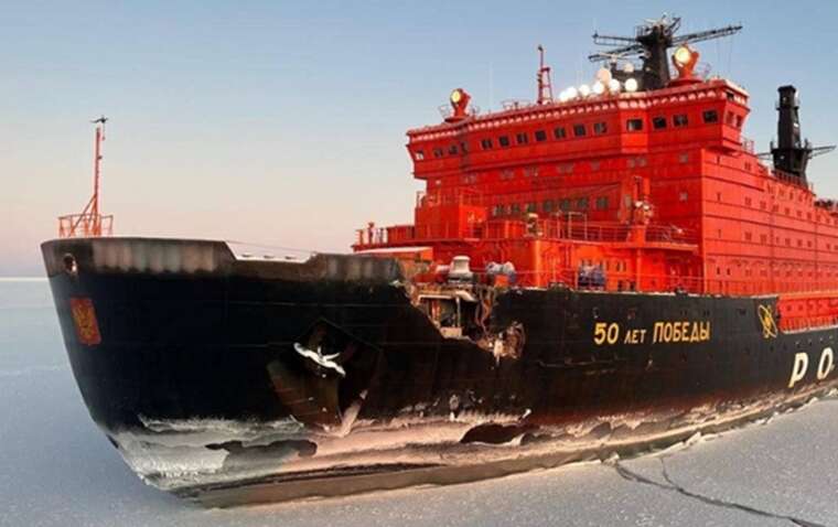 В Карском море столкнулись два российских корабля