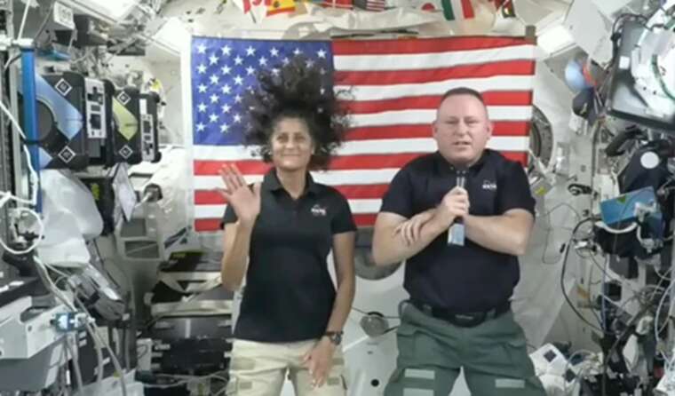 Трамп попросив Маска повернути на Землю астронавтів NASA