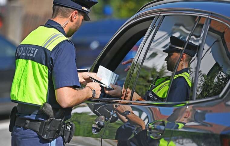 Германия решила вернуть постоянный пограничный контроль со странами ЕС