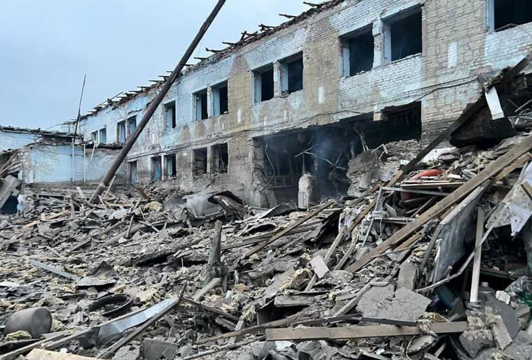 Russians dropped an aerial bomb on the outskirts of Dobropillya: two people were injured