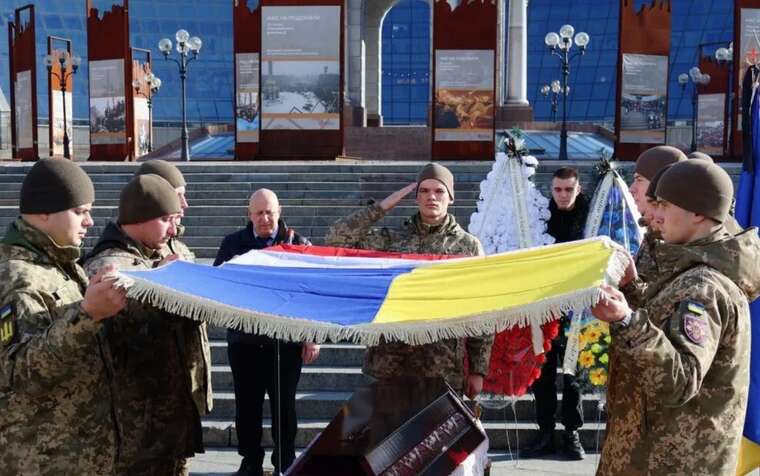 У Києві на Майдані відбулося прощання з польським добровольцем Філіпом Антосяком
