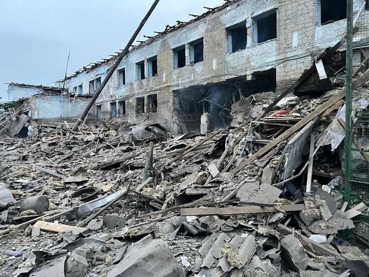 ЗС РФ завдали комбінованих атак по громадах Донеччини: з’явилися фото наслідків, багато поранених