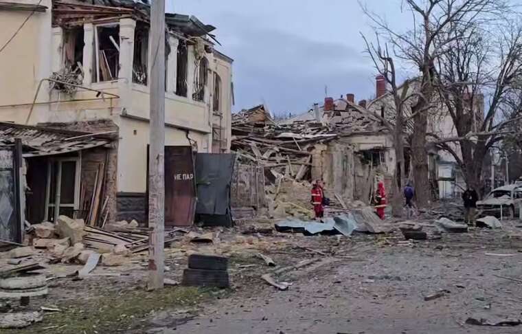 Airstrike on Kherson: the number of injured has increased to three, a woman was pulled out from under the rubble