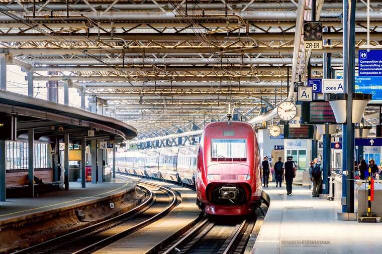 Стрілянина на вокзалі в Брюсселі: озброєні люди зникли в метро