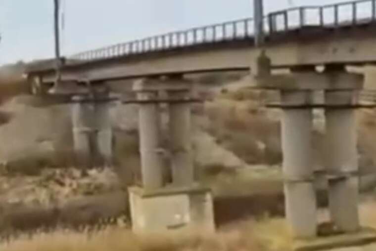 Russians blew up the Ukrainian Armed Forces’ mined bridge in the rear using a drone