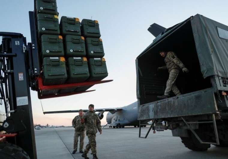 Пішли серйозні ешелони поставок снарядів і техніки з США в Україну, - Карась