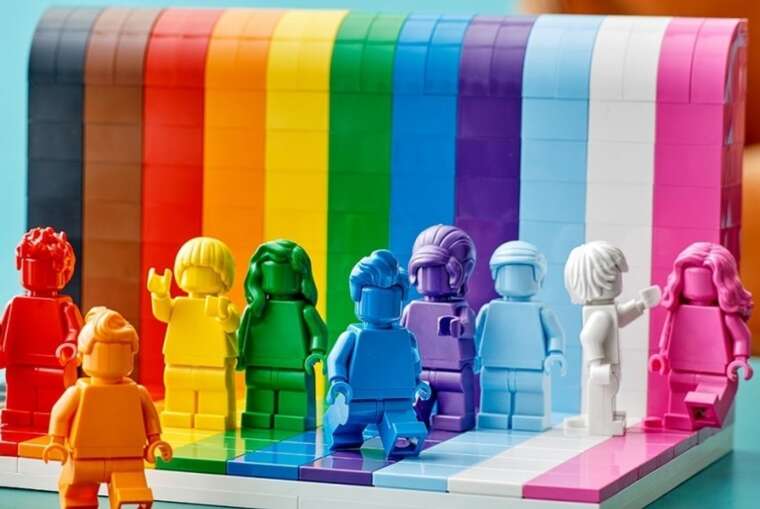 Британський Музей науки критикує "Лего" за гомофобні стереотипи в дизайні кубиків