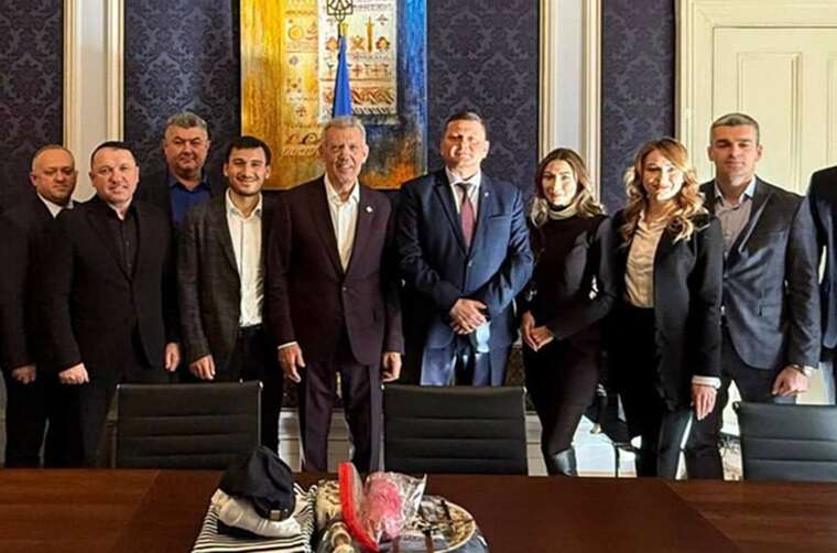 Zaluzhnyi appeared in a photo with the notorious associate of fugitive Yanukovych, Kivalov