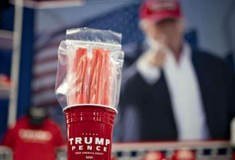 «Возвращаемся к пластику»: Трамп подпишет указ в поддержку его использования