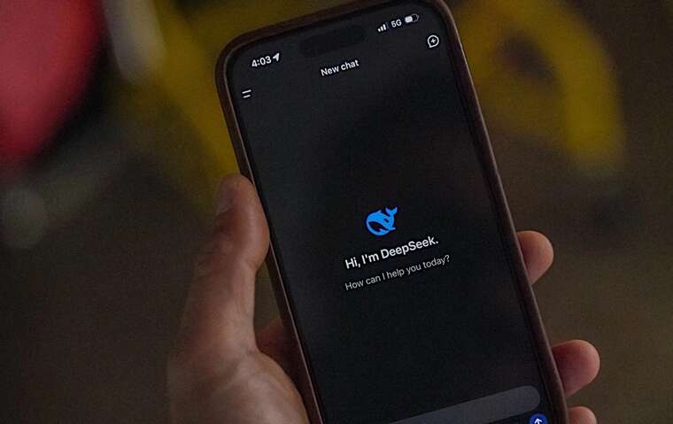 Користувачам iPhone наполегливо радять видалити DeepSeek