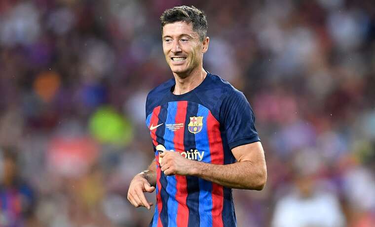 Нападник Барселони Левандовський веде перемовини з двома заможними клубами