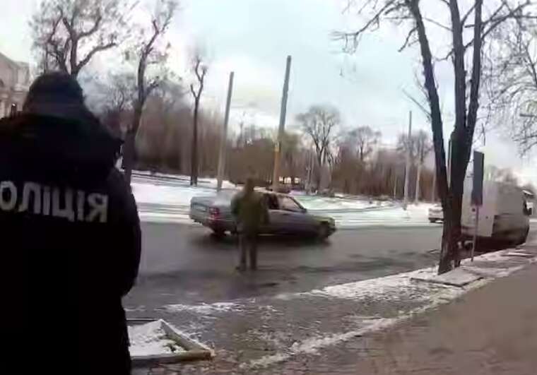 В Днепре мужчина хотел убежать от ТЦК и попал под авто