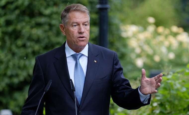 Президент Румунії подав у відставку