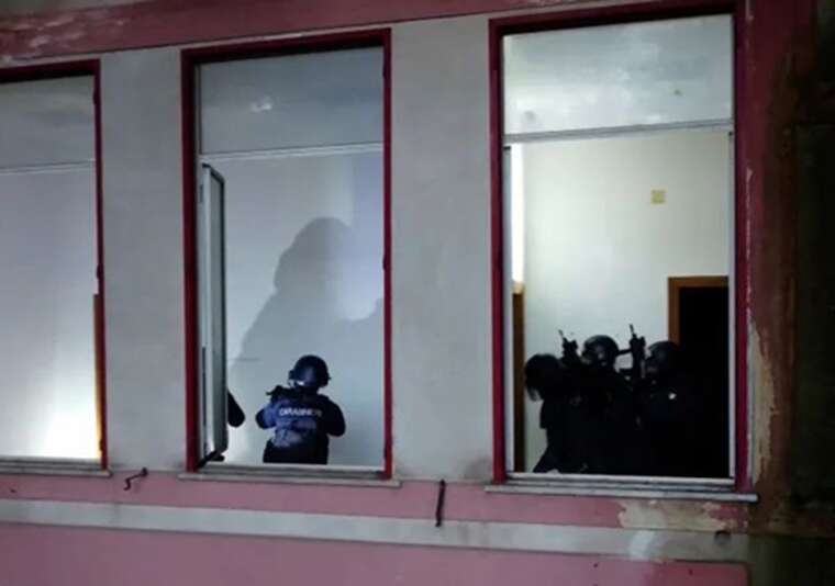  볿  180 ,    Cosa Nostra