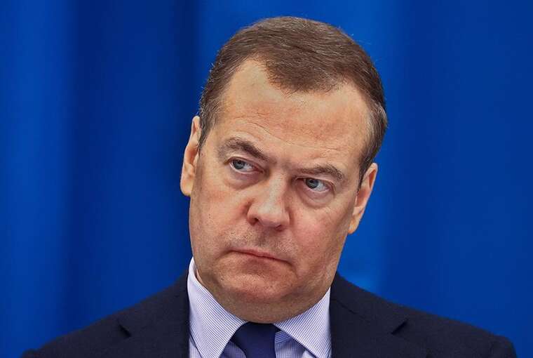 Медведєв прокоментував ракетний удар по Києву: "Мир через силу"