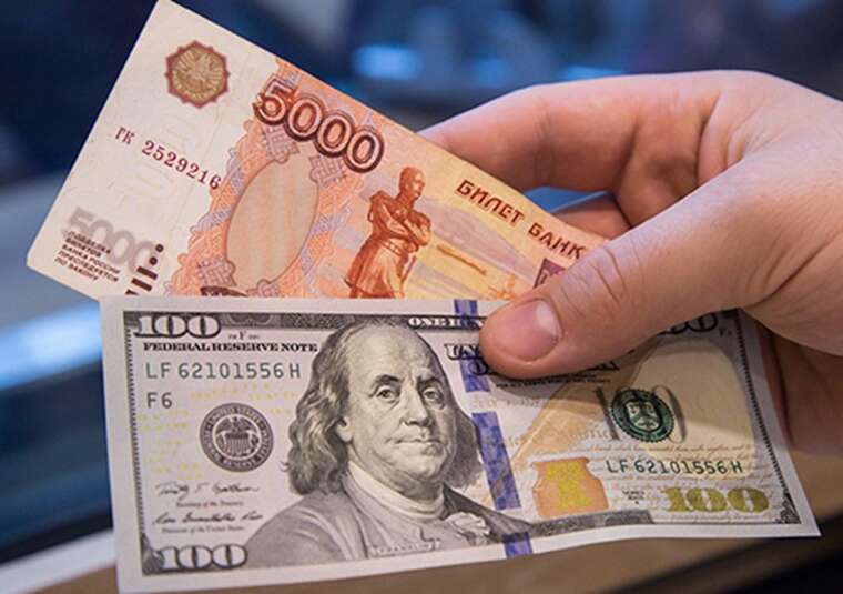 Після розмови Путіна й Трампа долар упав нижче за 90 рублів