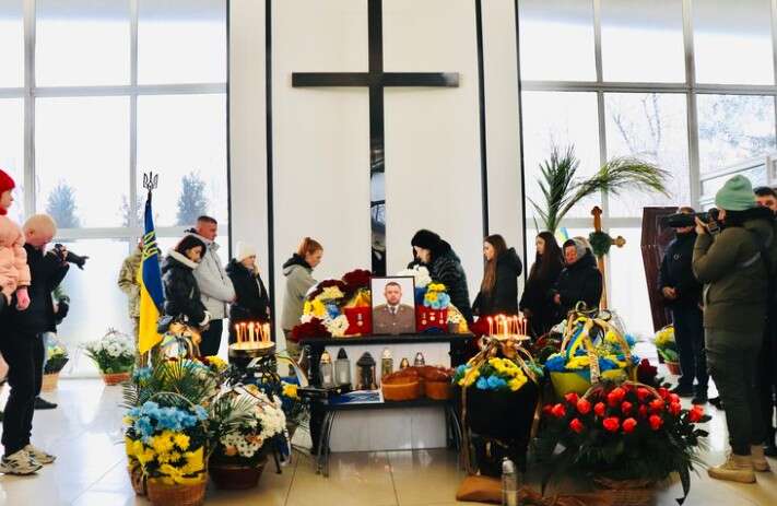 Во Франковске попрощались с военным с позывным "Енот" Максимом Емцем