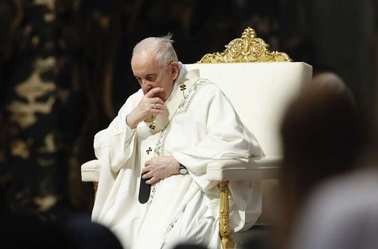 Папа Римський не буде присутній на недільній молитві: залишиться в лікарні