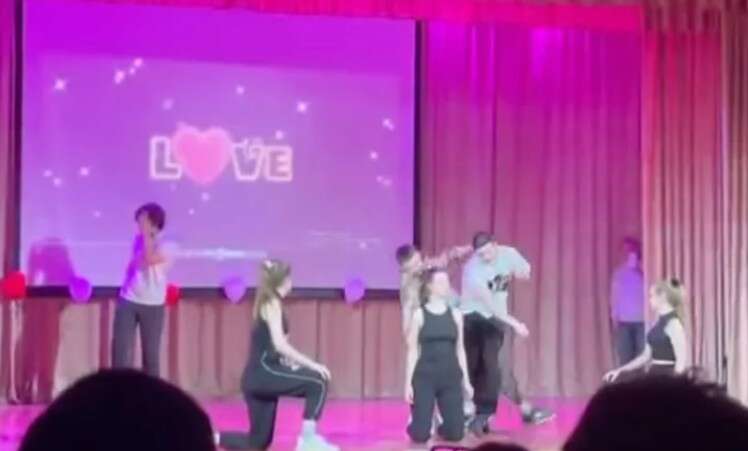 Киевские школьники оправдались за скандальную сценку с избиением представителя ТЦК